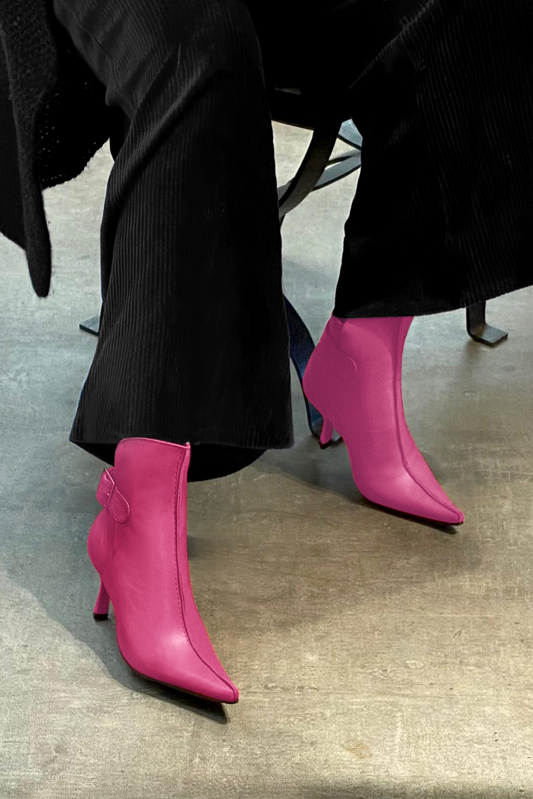 Fuschia pink women's ankle boots with buckles at the back. Pointed toe. High spool heels. Worn view - Florence KOOIJMAN